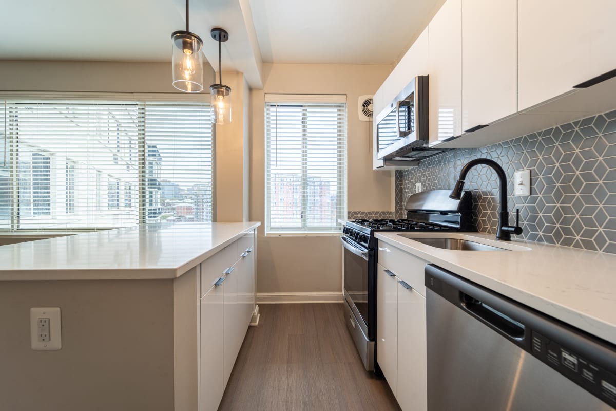 Apartments for Rent in Rosslyn, VA 1500 Arlington Apartments